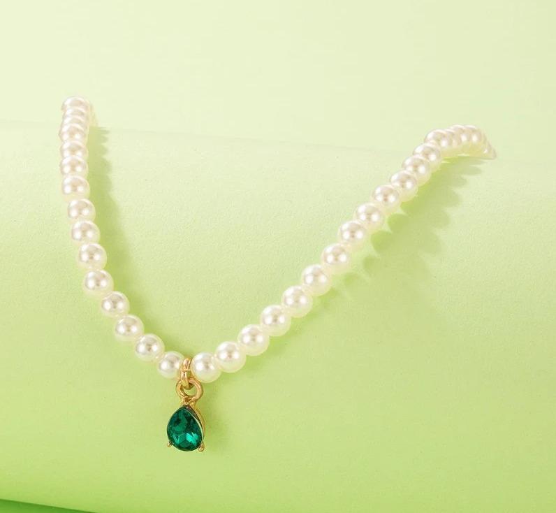 Women Pearl Necklace with Green Gemstone Pendant