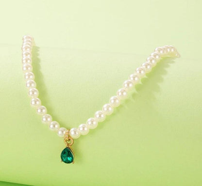 Women Pearl Necklace with Green Gemstone Pendant